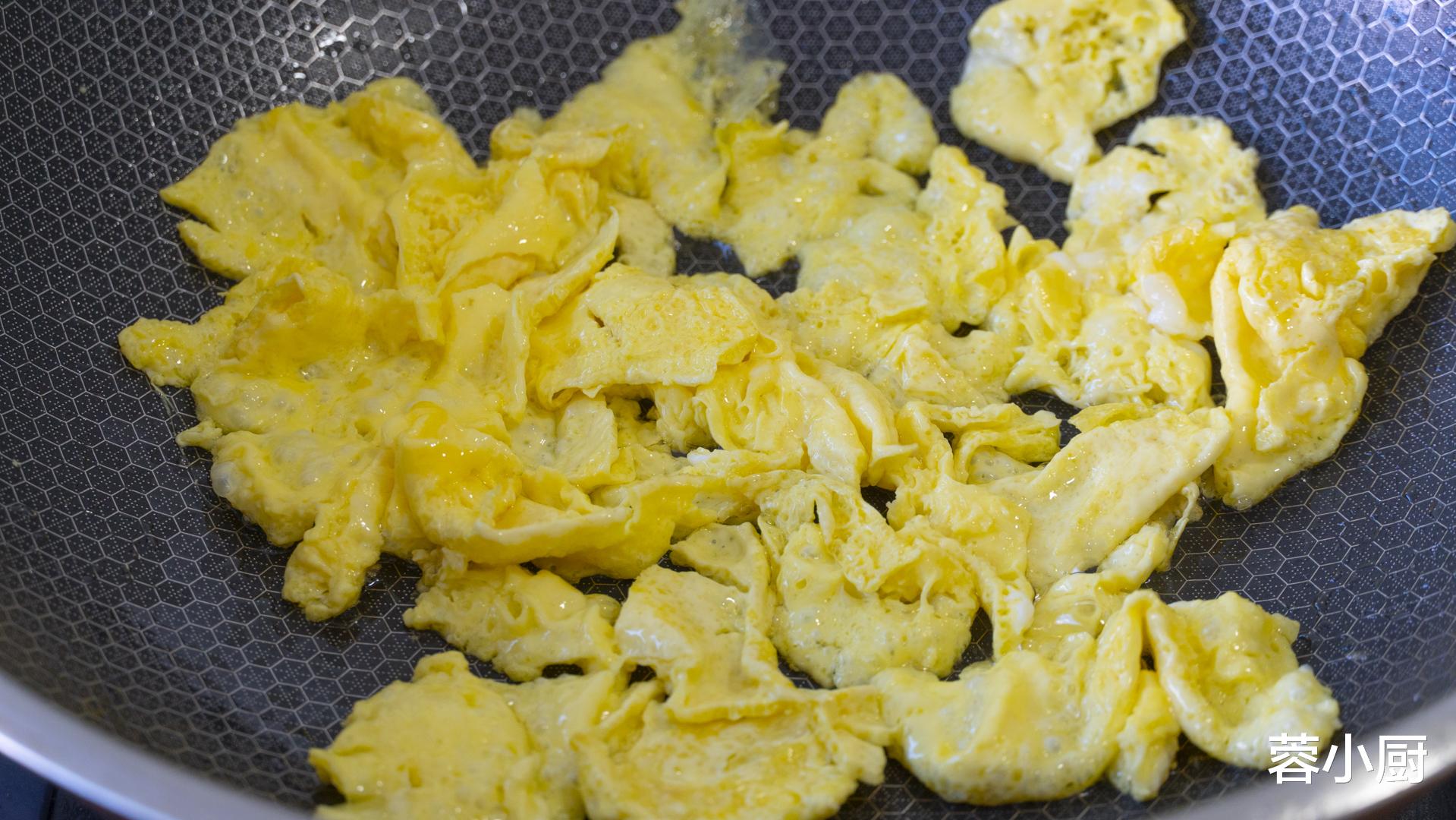 自助餐|建议女人：少吃花生瓜子，多吃4种碱性菜，激发雌激素，抗衰老