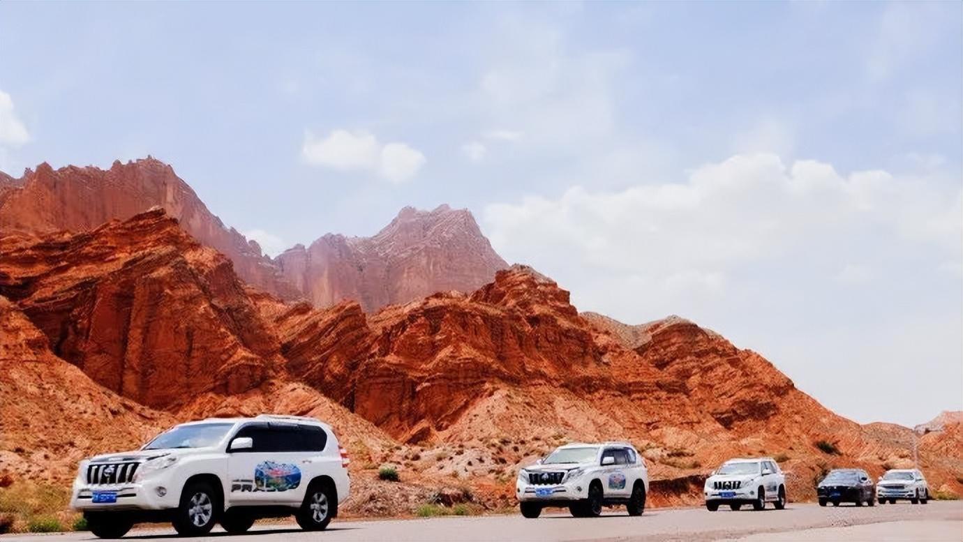 新疆维吾尔自治区|农民发现又一峡谷！凭色彩惊艳世界，还有条新疆版“66号公路”