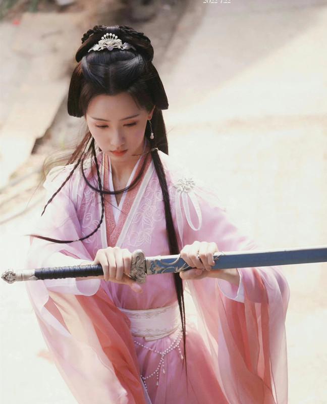 陈都灵|白鹿的丫鬟和陈都灵的丫鬟对比:有些女演员是真不怕被“艳压”