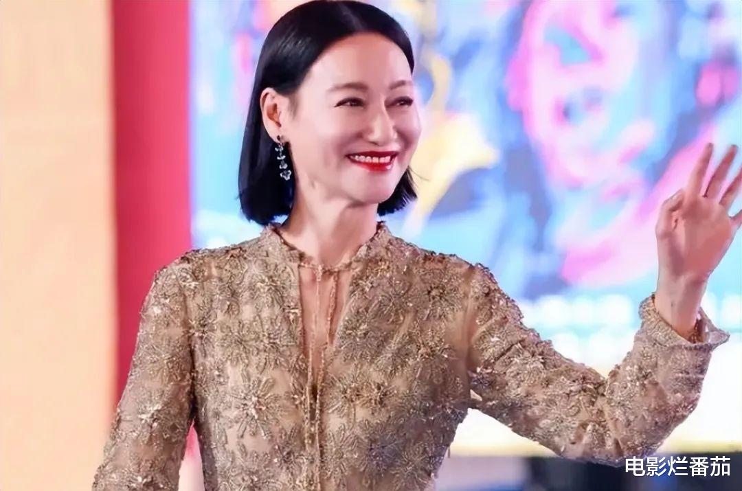 金鸡一刻：周冬雨邓超红眼眶，殷桃闫妮洒泪，李雪健获奖全体起立