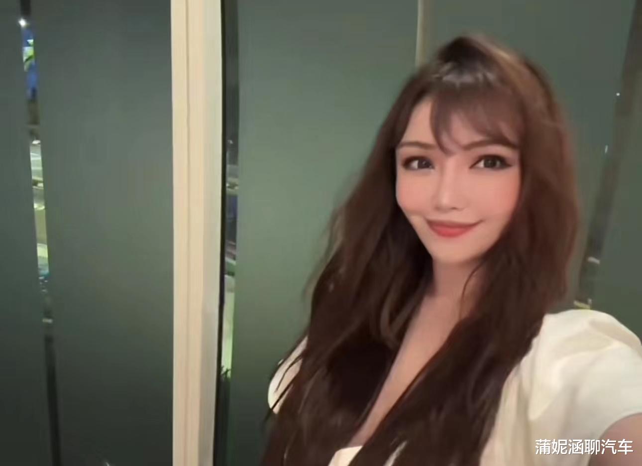 又一央视知名主持人辞职！染满头金发赴国外求学，化欧美妆大变样