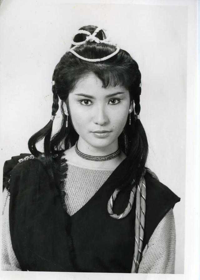 TVB「绿叶王」努力经营抖音两年直播惨剩35人!形象插水转做保险