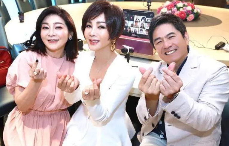 陈美凤|陈美凤:被前夫伤透了心,现男友比她小30岁,67岁身材好似少女