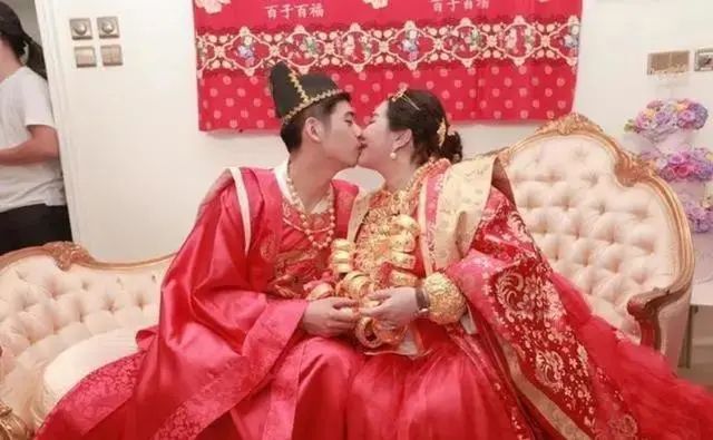 当年赌王女儿何超盈，带着14亿嫁妆，嫁给一东北普通人，如今怎样了？