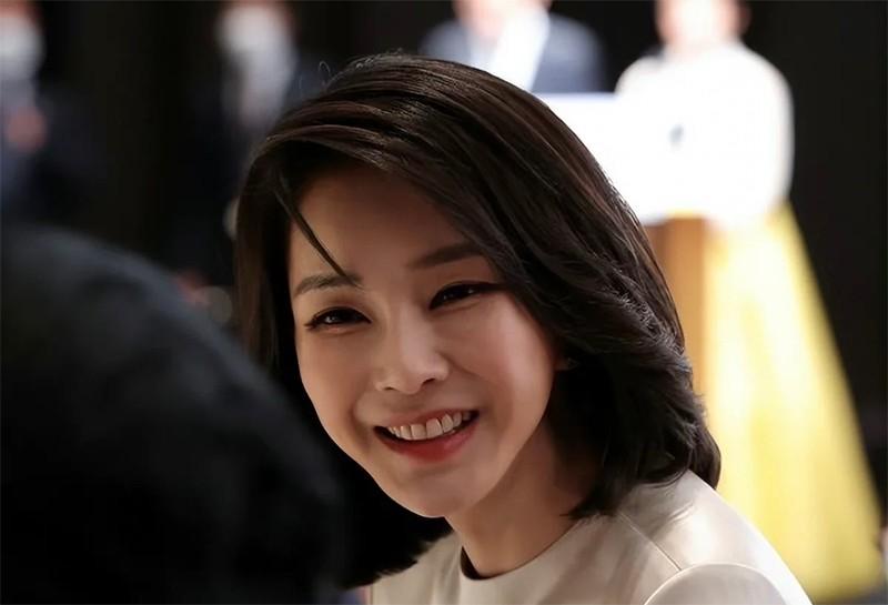穿衣搭配 “韩国第一夫人”真的太惊艳！每套衣服穿搭都像走时尚秀，真漂亮