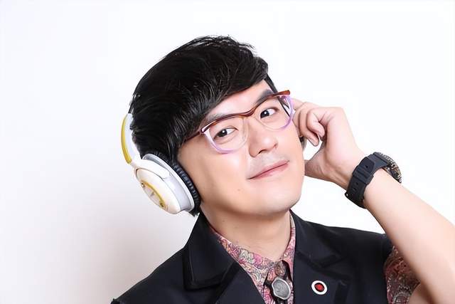 助理透露黄子佼近况,身体很健康一切平安,等待时机就会复出工作