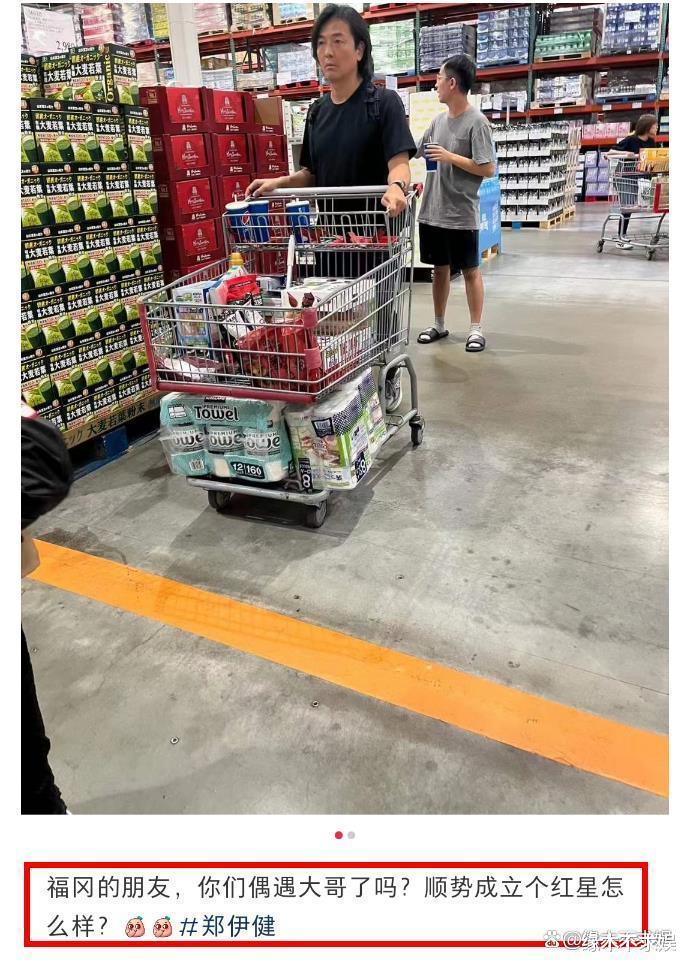 郑伊健夫妇定居日本逛超市，55岁郑伊健暴瘦变沧桑，蒙嘉慧疑怀孕