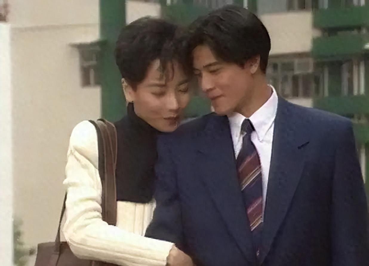 艳压黎姿却沦为富商的玩物,被抛弃后成为同性恋,年过半百至今未婚