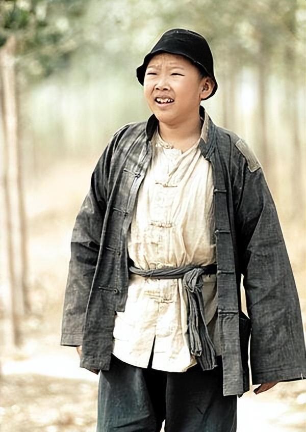 演员侯祥：9岁停止发育，38岁身高不到1米6，和妻子同框像极母子