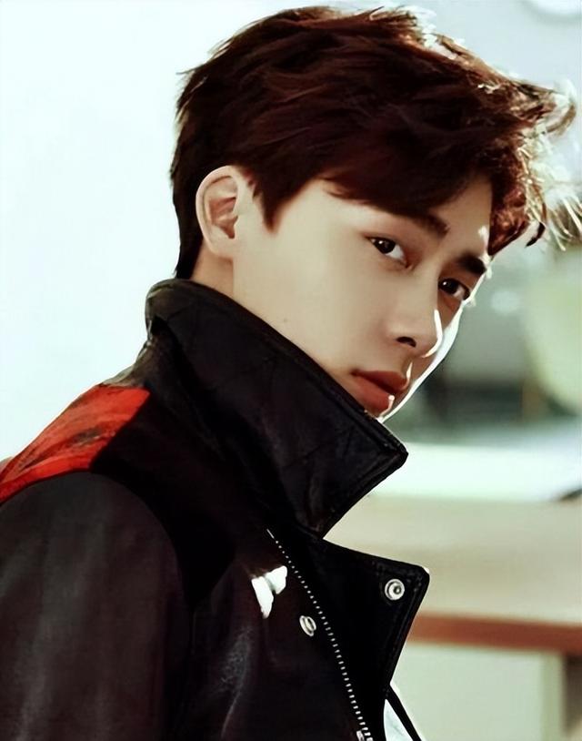 李易峰嫖娼消失八个月后,刘璇老公首次透露他的近况,评论区吵翻