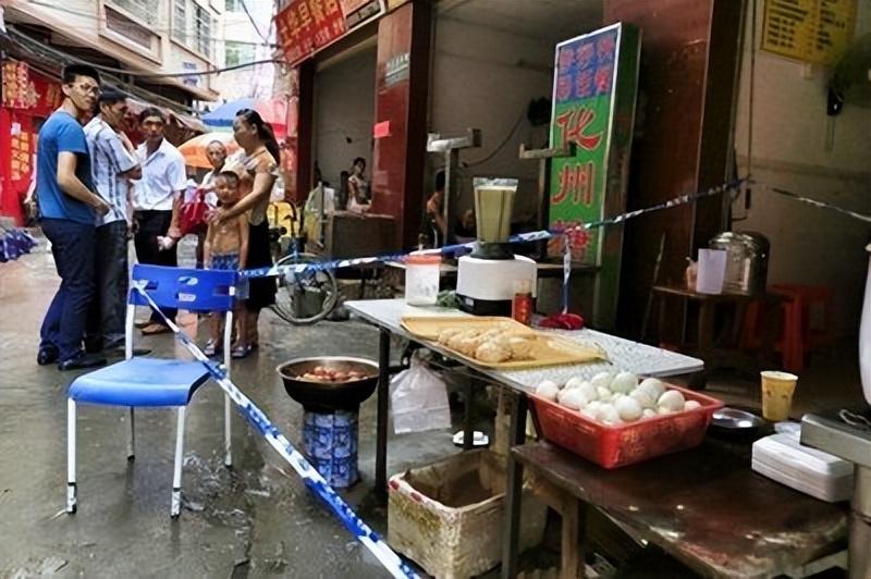 素素|只因吃完素面涨价“1元”,男子暴怒砍死路边摊老板!