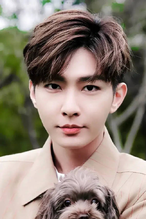 炎亚纶带7人硬闯耀乐记者会!现场逼宫求原谅失败,当场飙泪狂哭