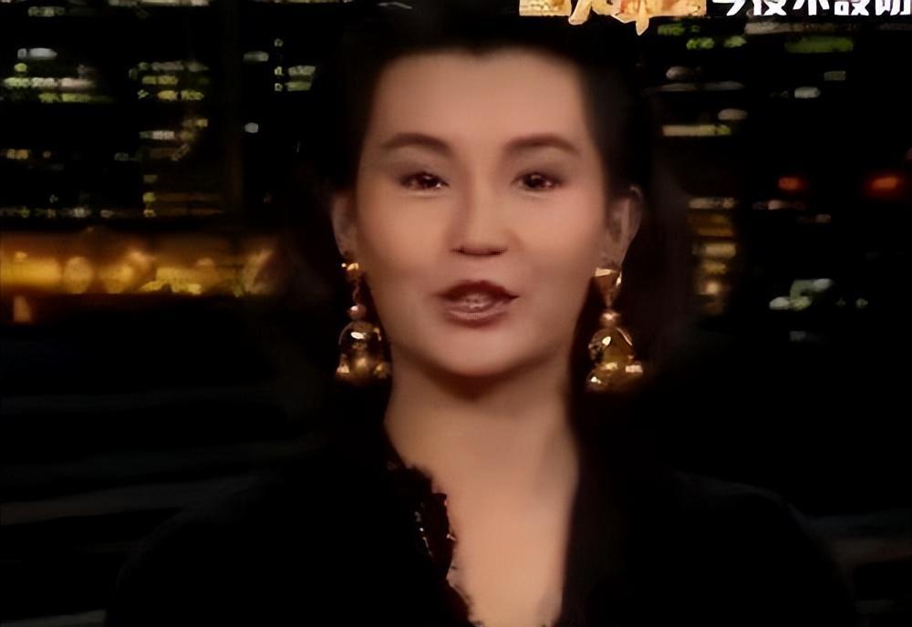 事实证明,“无夫无子”独居贫民窟的张曼玉,已走上另一条道路!