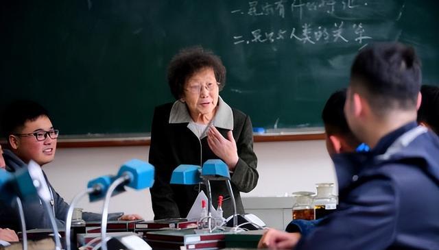 何家劲|不怕“中年危机”的三个职业,工资水平中等偏上,越老越吃香