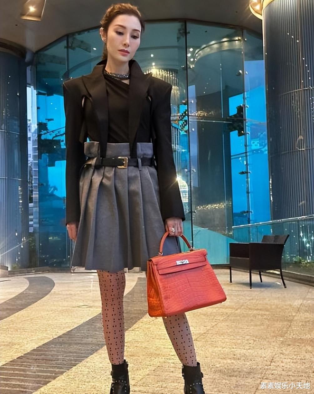 李嘉欣|李嘉欣获得服装评审资格,与张叔平共同合作,为红毯颁发设计大奖