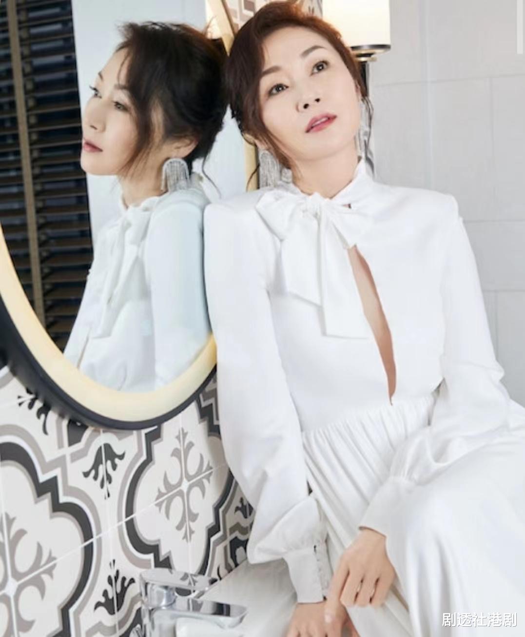 亲自当活招牌!港知名女星内地民宿生意开分店,泳池边晒长腿吸客