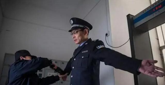 新能源|公务员编制岗位招聘，部分岗位“三不限”，缺点让大学生有些为难