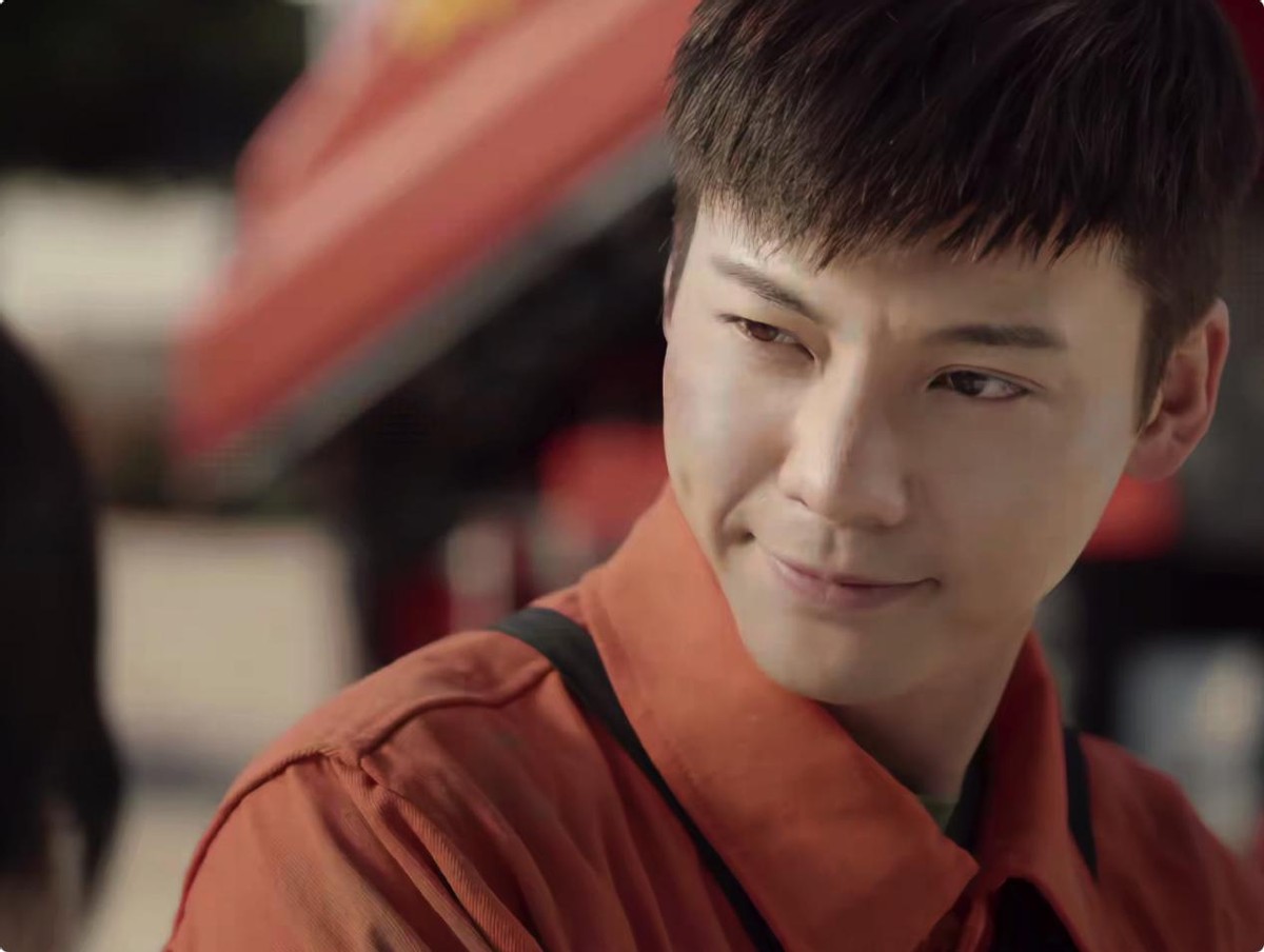 照亮你|积压2年,消防大剧《照亮你》终于能播了?但这换脸也太假了