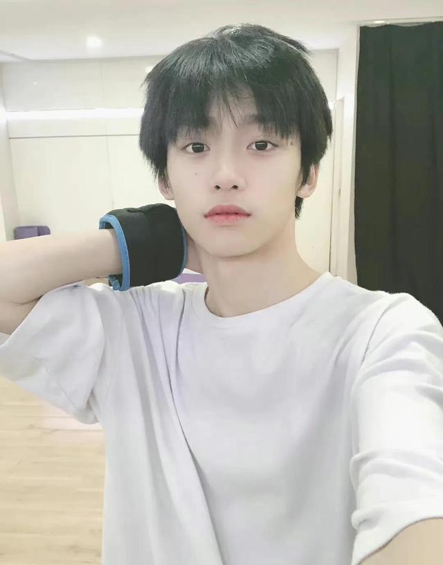 光合少年梓渝被长期霸凌殴打