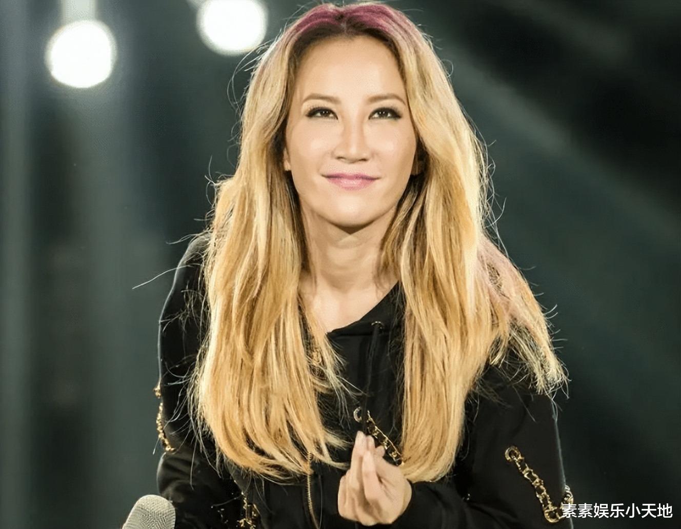 李玟因病离世,年仅48岁,姐姐分享家人最后合影照