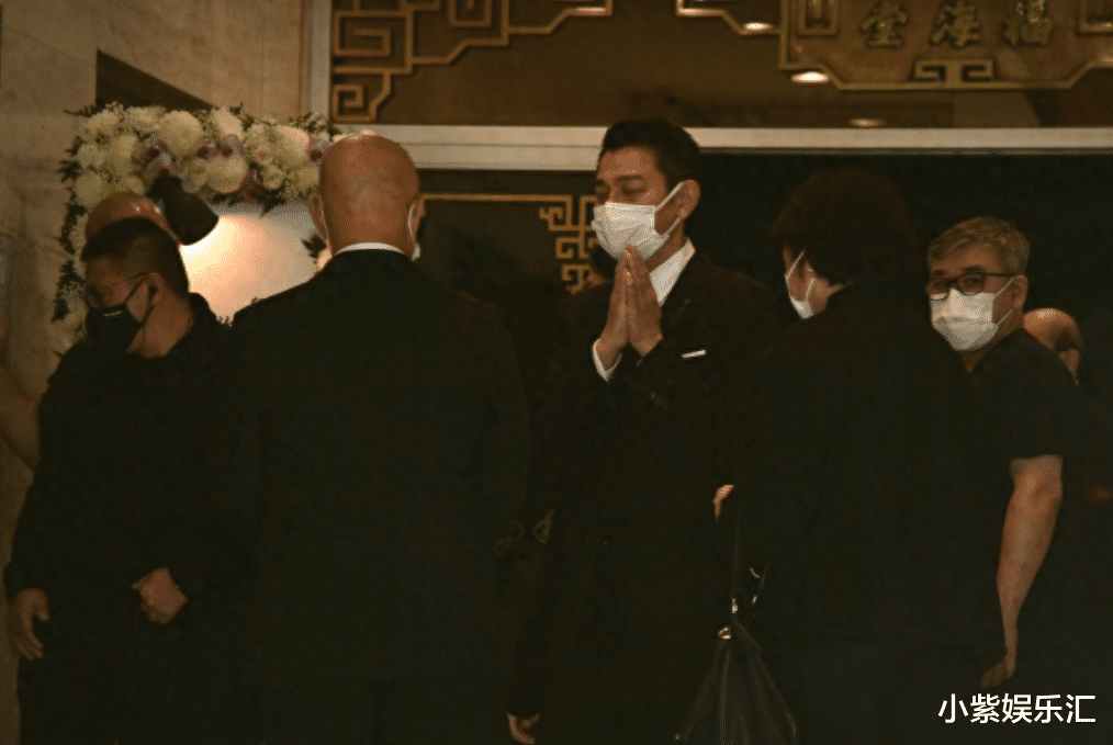 刘德华父亲丧礼:吴君如无私搀扶叶德娴,感人细节曝光!