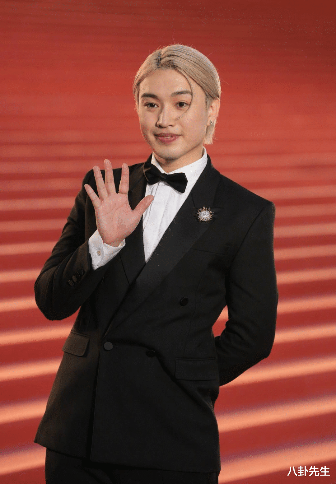 吴镇宇|金像奖红毯：吴镇宇发福，顶流姜涛像非主流，梁洛施裙子难看