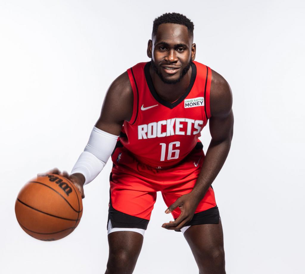 好在下赛季乌度卡执教,乌度卡可以按照使用罗伯特威廉姆斯的方式使用