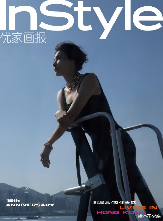 霍启刚一家5口被偶遇,郭晶晶只顾玩手机,徐子淇甘比李嘉诚也在