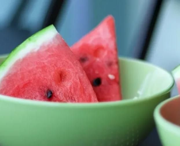 玉米是胃炎的“加速剂”吗?医生:不想胃部癌变,这4物嘴下留情