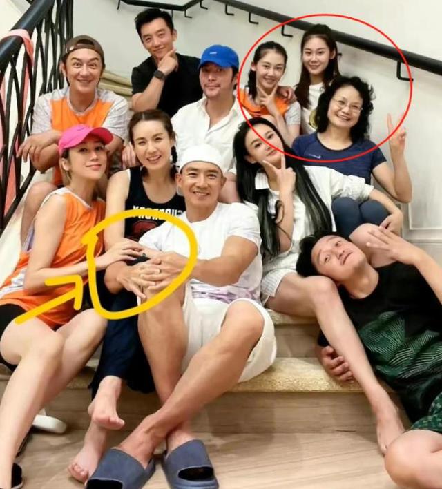 程潇|苗苗被曝畸形婚姻观?娘家5口住婚房,妹妹无分寸,郑恺表现差劲?