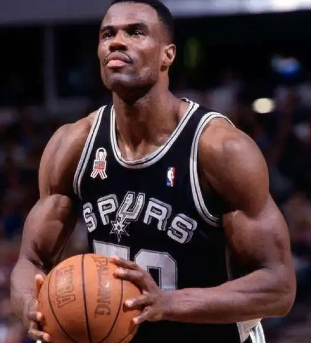 nba拥有刀刻般肌肉的5大球星,詹姆斯落选戈登腹肌似搓衣板 - 体育资讯