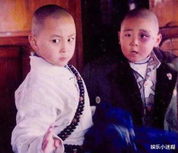 郝劭文|童星郝劭文晒婚纱照,领带勒脖、角度怪异,32岁妻子无眉离异带娃