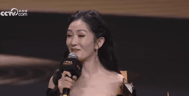 久违的音乐晚会，周笔畅又乱穿，谢娜跳脱放飞，周深深情有魅力