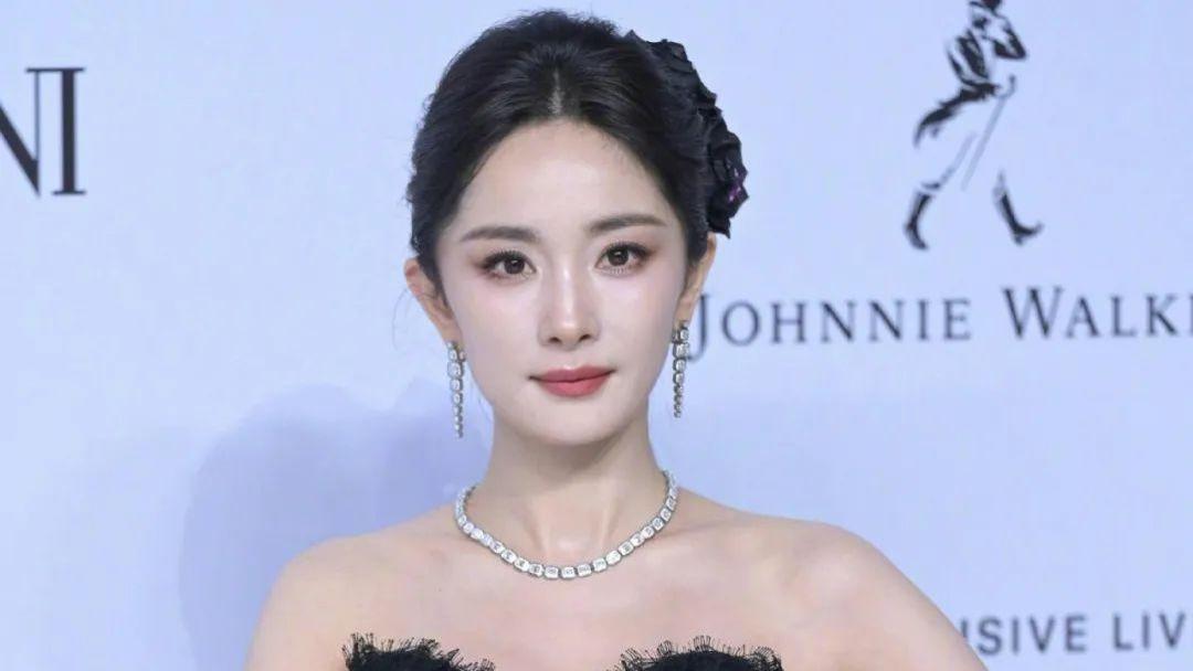 GQ女明星杀疯了！杨幂全身造型超过三百万，倪妮却穿了过季旧衣