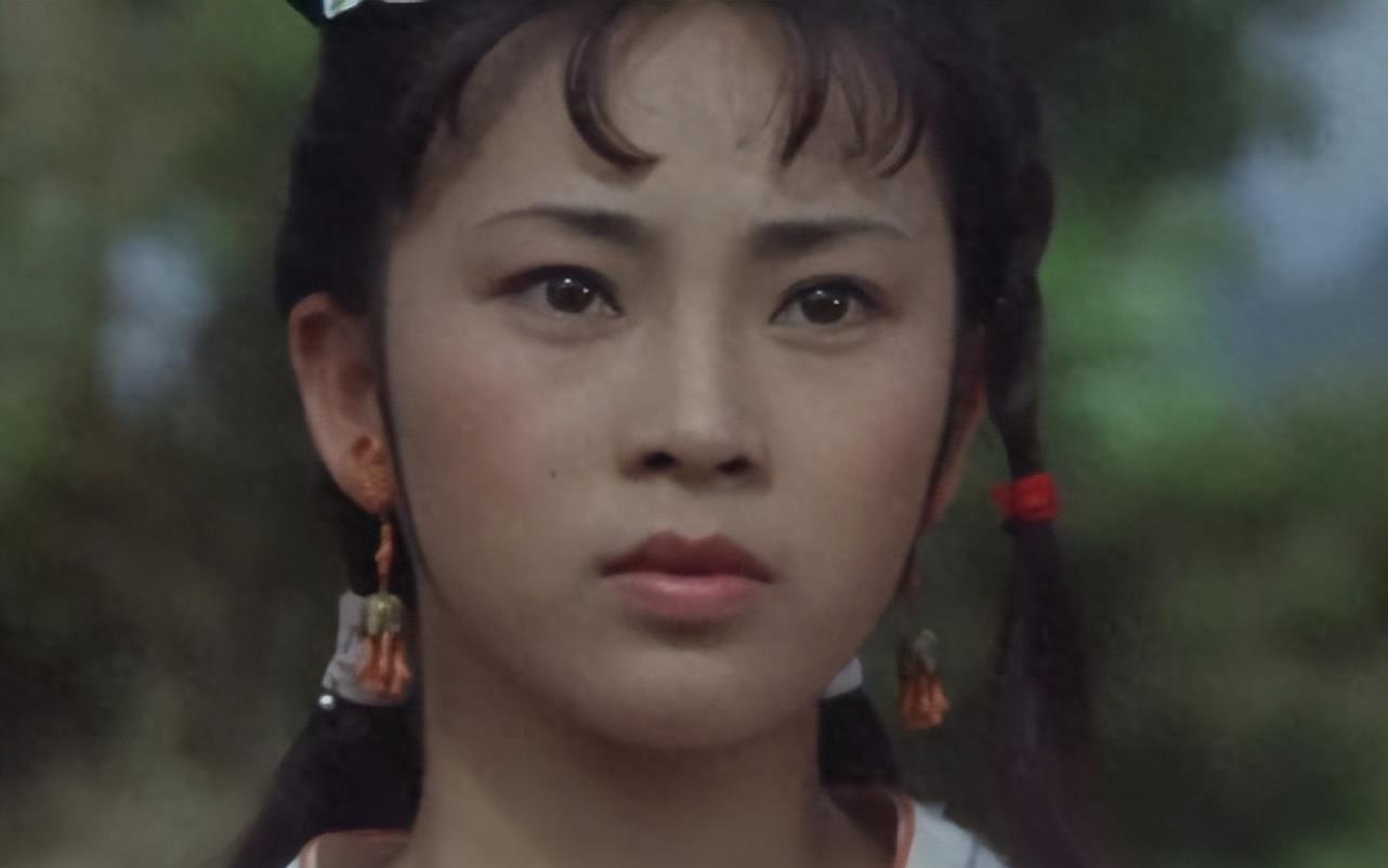 利智62岁幸福难掩,被李连杰抛弃,住贫民窟10年的黄秋燕怎样了?