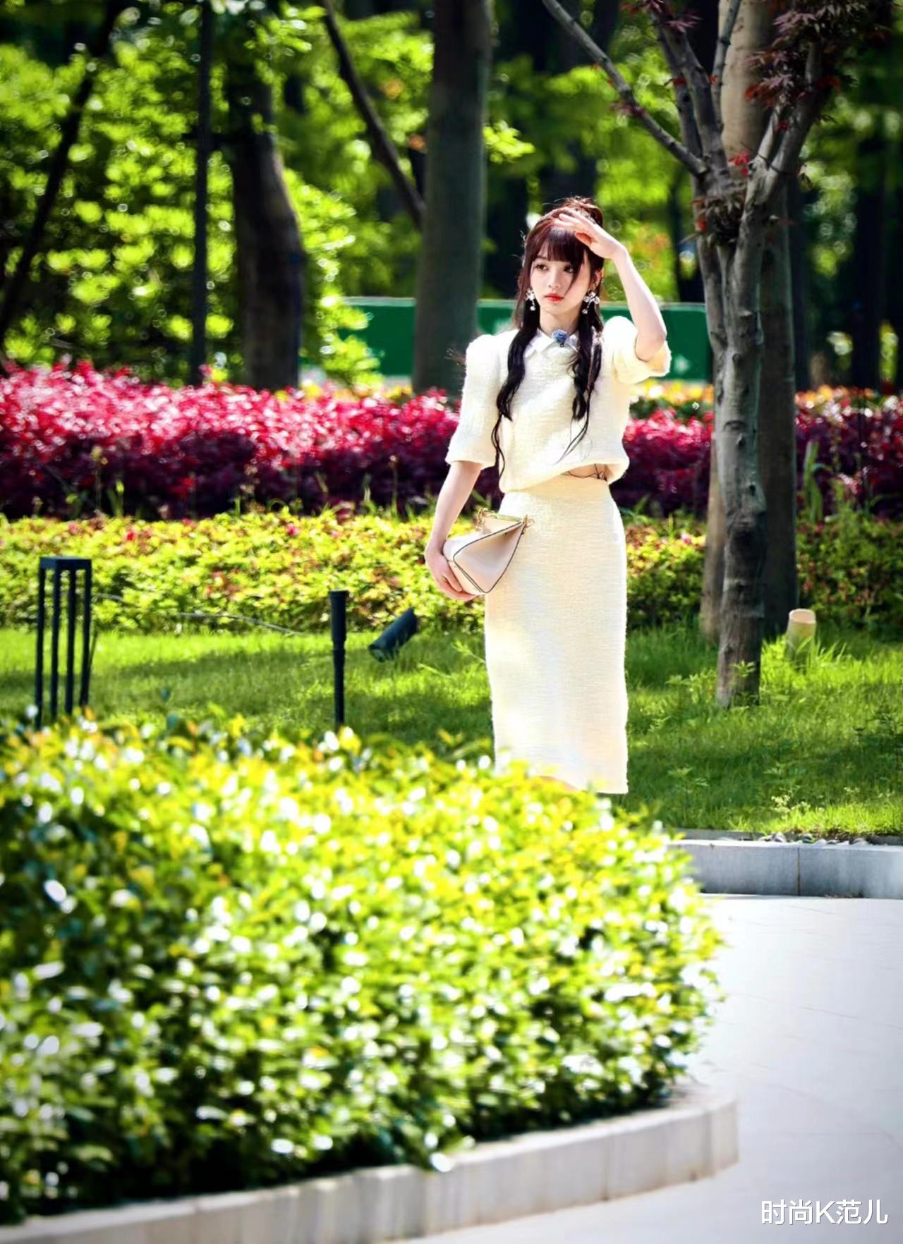 跑步 田曦薇《女子推理社》上班造型，穿粗呢套装裙，扎半马尾好清新！