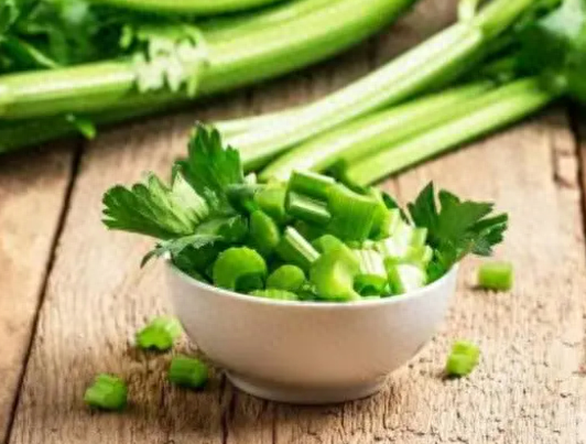 医生提醒:芹菜切勿和它一起吃,会损伤身体,很多人或还不知道