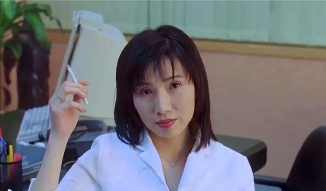 关秀媚|57岁关秀媚：放弃大导演王晶后，与小7岁男友同居17年未婚无子