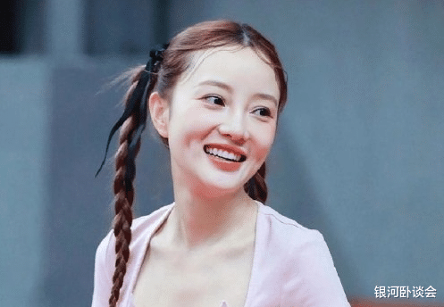 42岁李小璐近照曝光,这是又换新男友了?