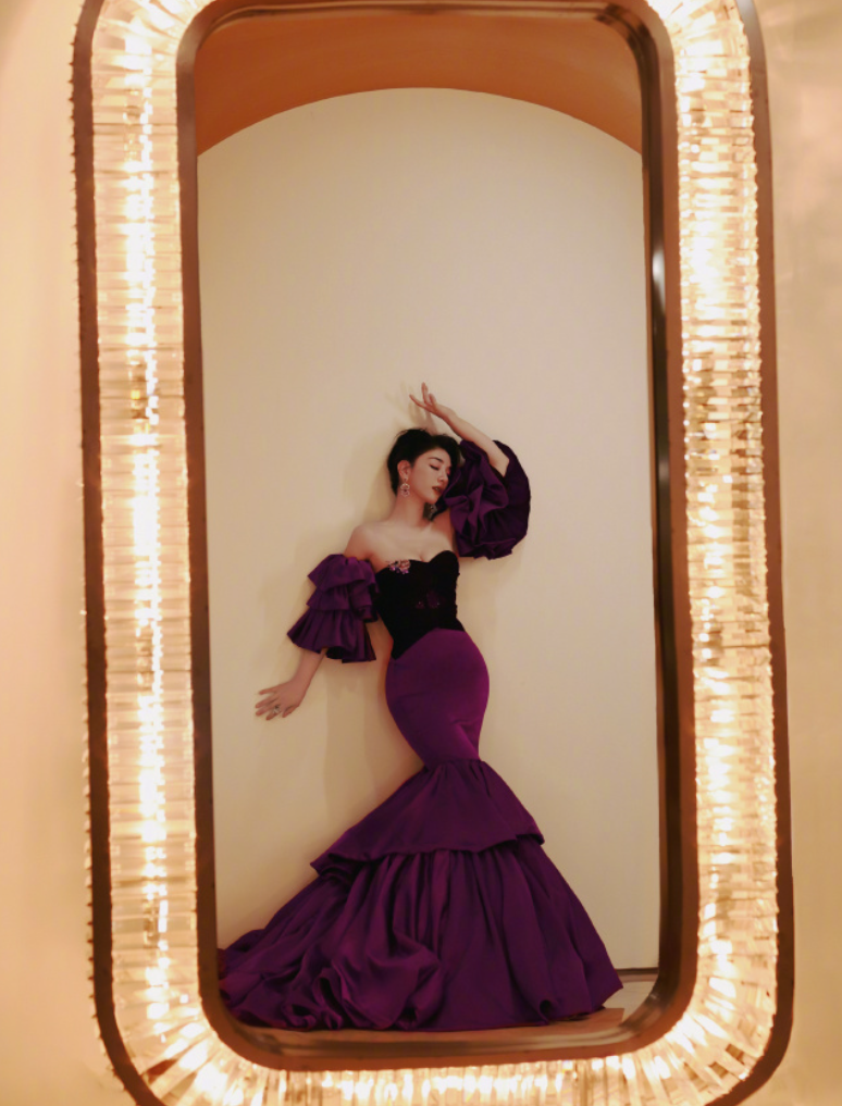 47岁黄奕为瘦身绝食3天!拍写真照瘦了一圈,身材姣好颜值喜人