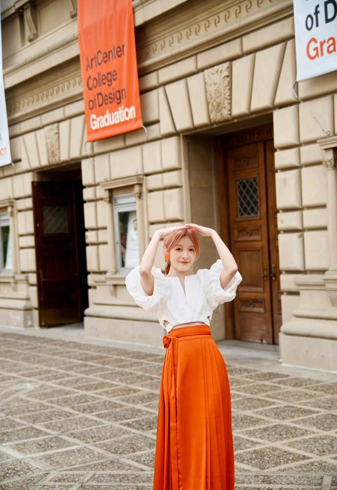 徐娇|徐娇参加美国毕业典礼,穿华丽汉服,甜美迷人