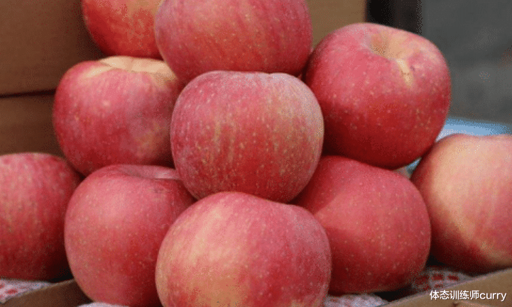 医生|苹果是“长寿果”降血糖?医生:不想血糖“亮红灯”,2物早忌口