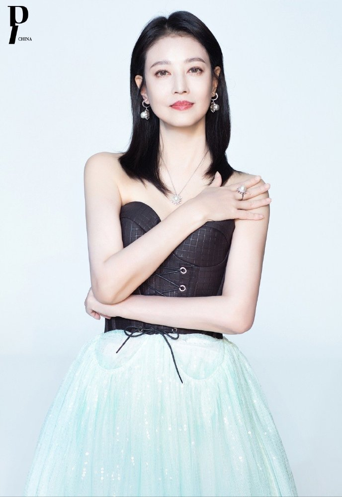 周海媚去世前最后写真曝光,手背大片淤青,面容憔悴显病态