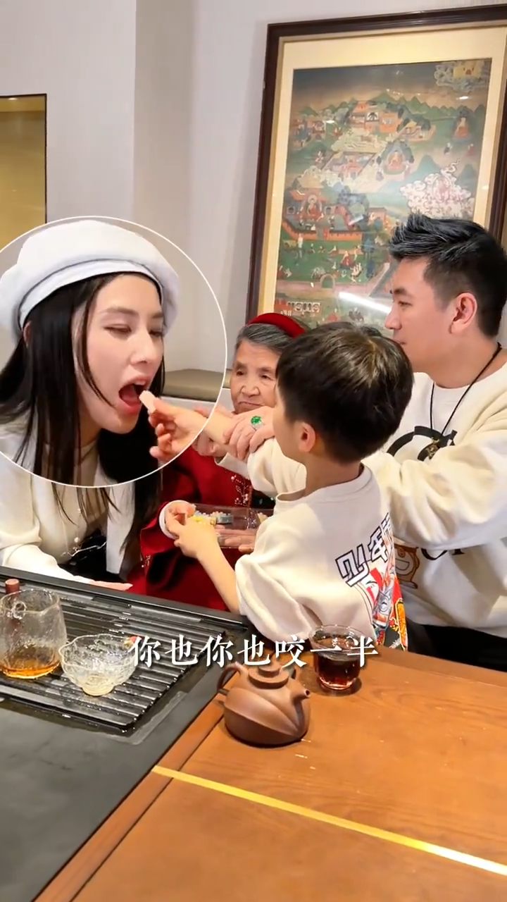 安迪|黄圣依杨子再秀家人合影,次子乖巧出镜,未见变化大的长子安迪