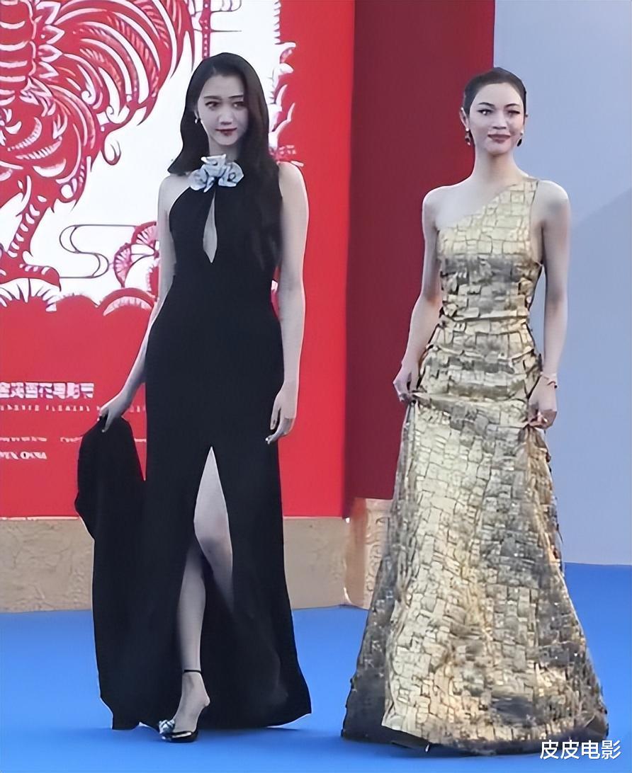 这一夜,袁泉气质出圈,殷桃女人味十足,何赛飞咬嘴唇可爱