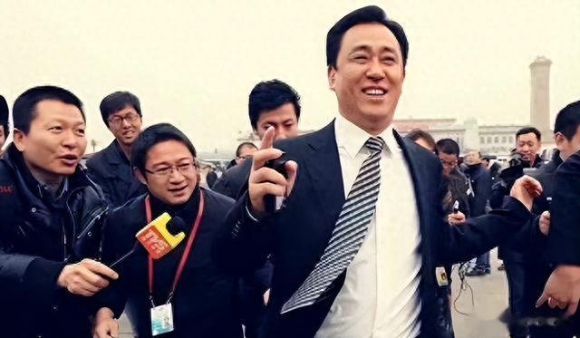 许家印二姨太6层别墅被扒，金杯金盘银烛台，歌舞团内幕曝光