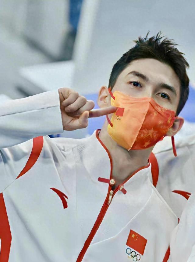 大汉奸头、五官狰狞，就别硬演“乔冠华”了，你是当观众瞎吗！