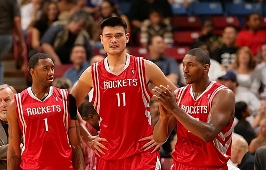 中国女歌手爱上外籍黑人,同居后被家暴至肛裂,如今39岁无人敢娶