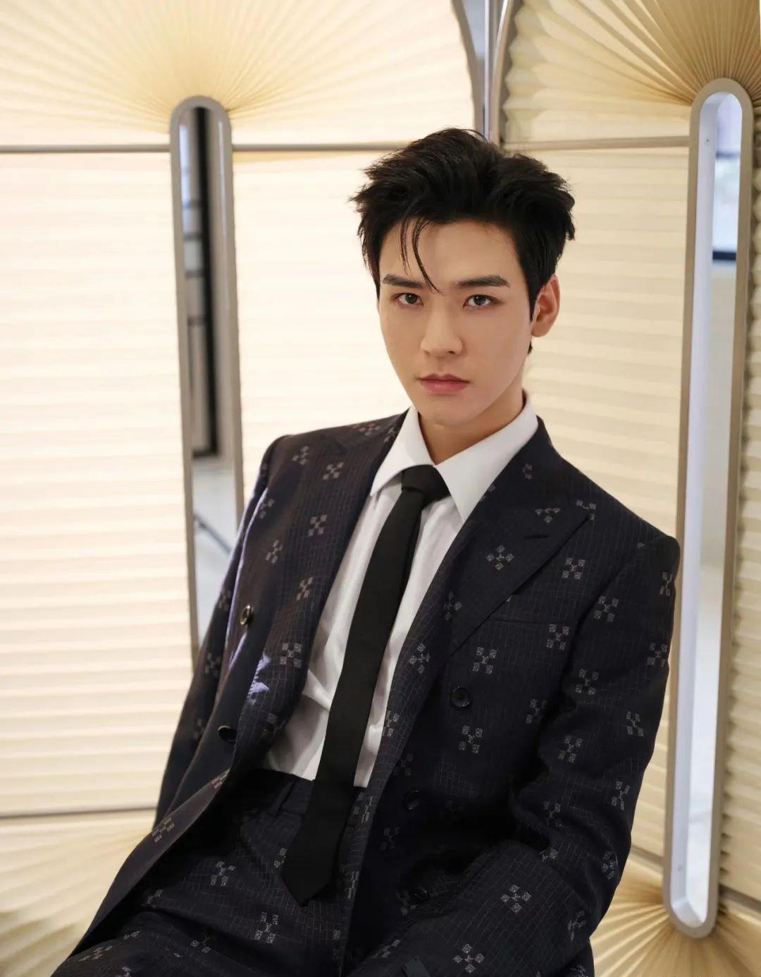 红楼梦|“完美男神”是假的，生图揭露“人间真实”脸型崎岖、满脸痘印