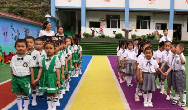 幼儿园|继续降低入托年龄？专家提议幼儿园低龄化遭遇翻车，评论区沦陷了